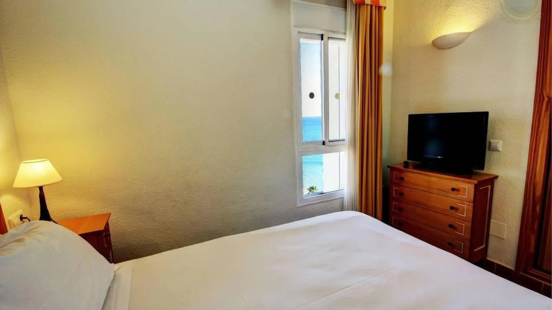 Benalbeach Apartment With Magnificent Sea View 贝纳尔马德纳 西班牙